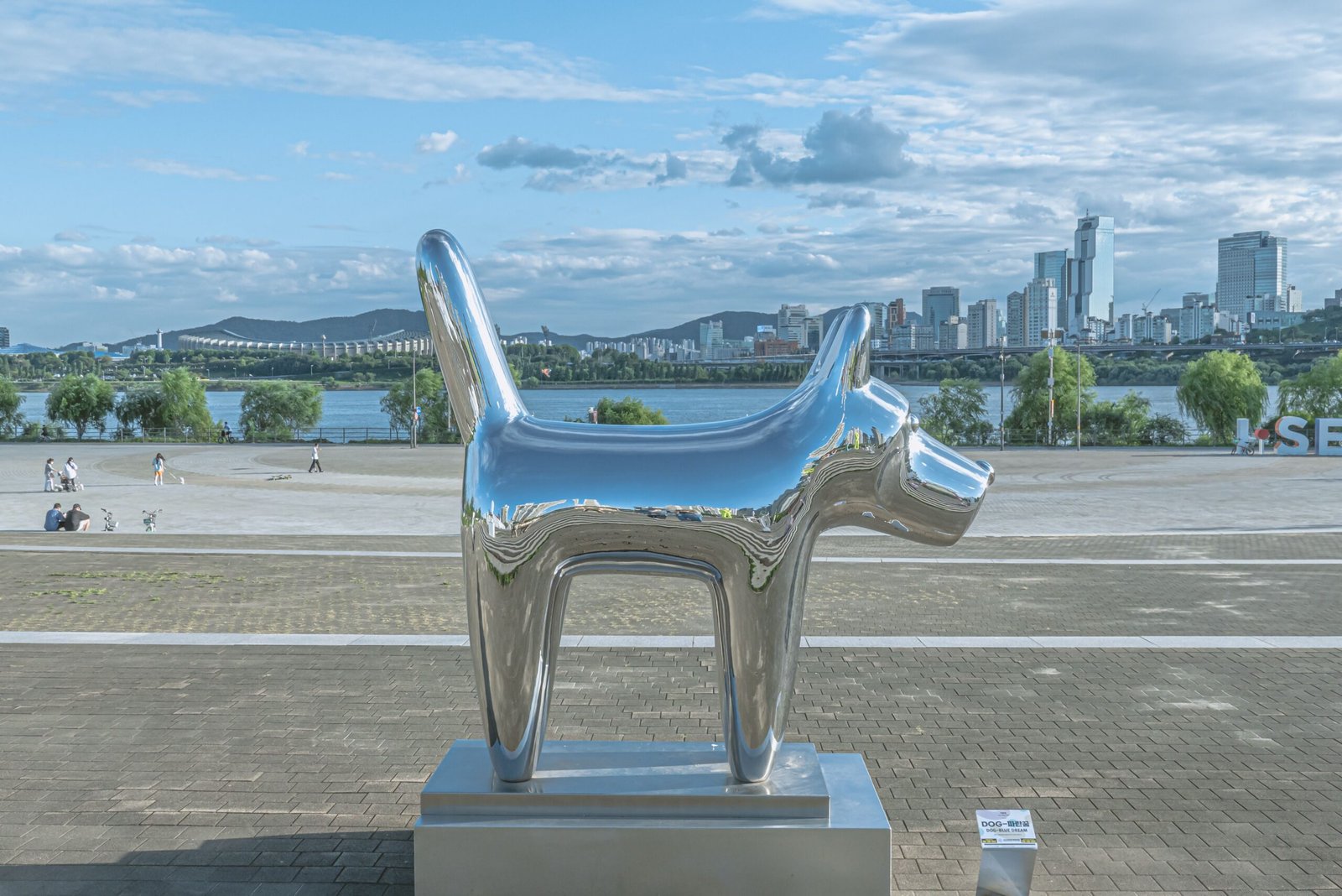 Find public art and free viewpoints