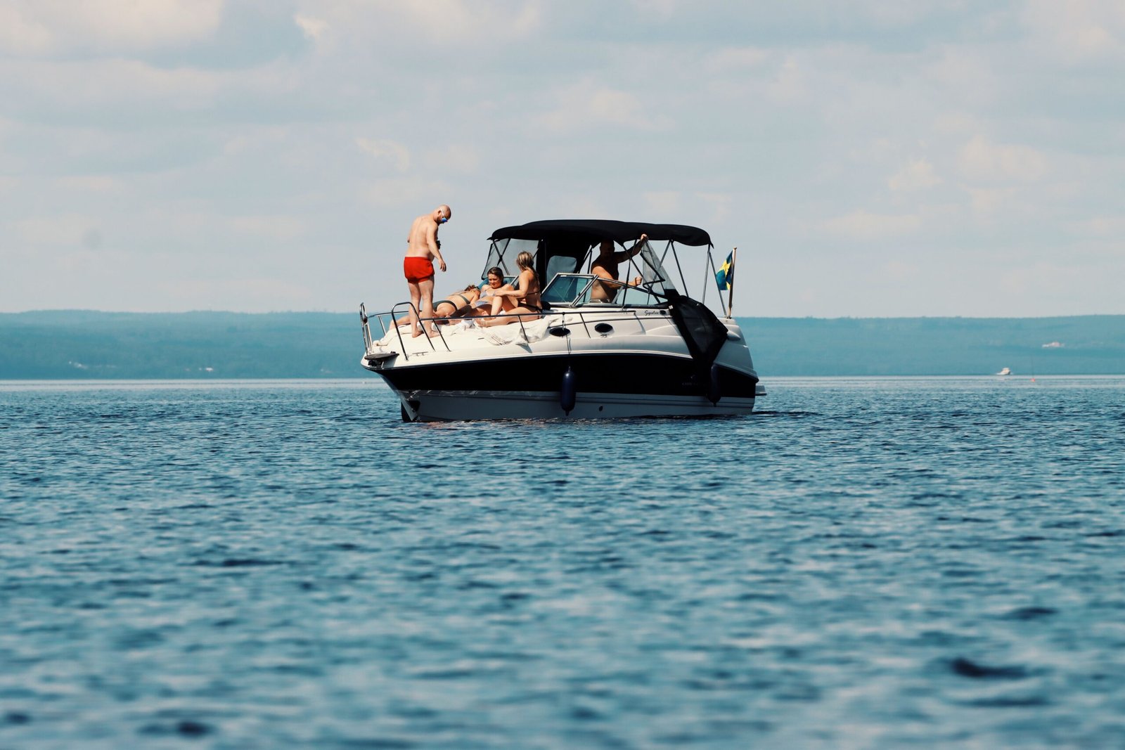 - Keep a flexible “weather buffer” for boat days