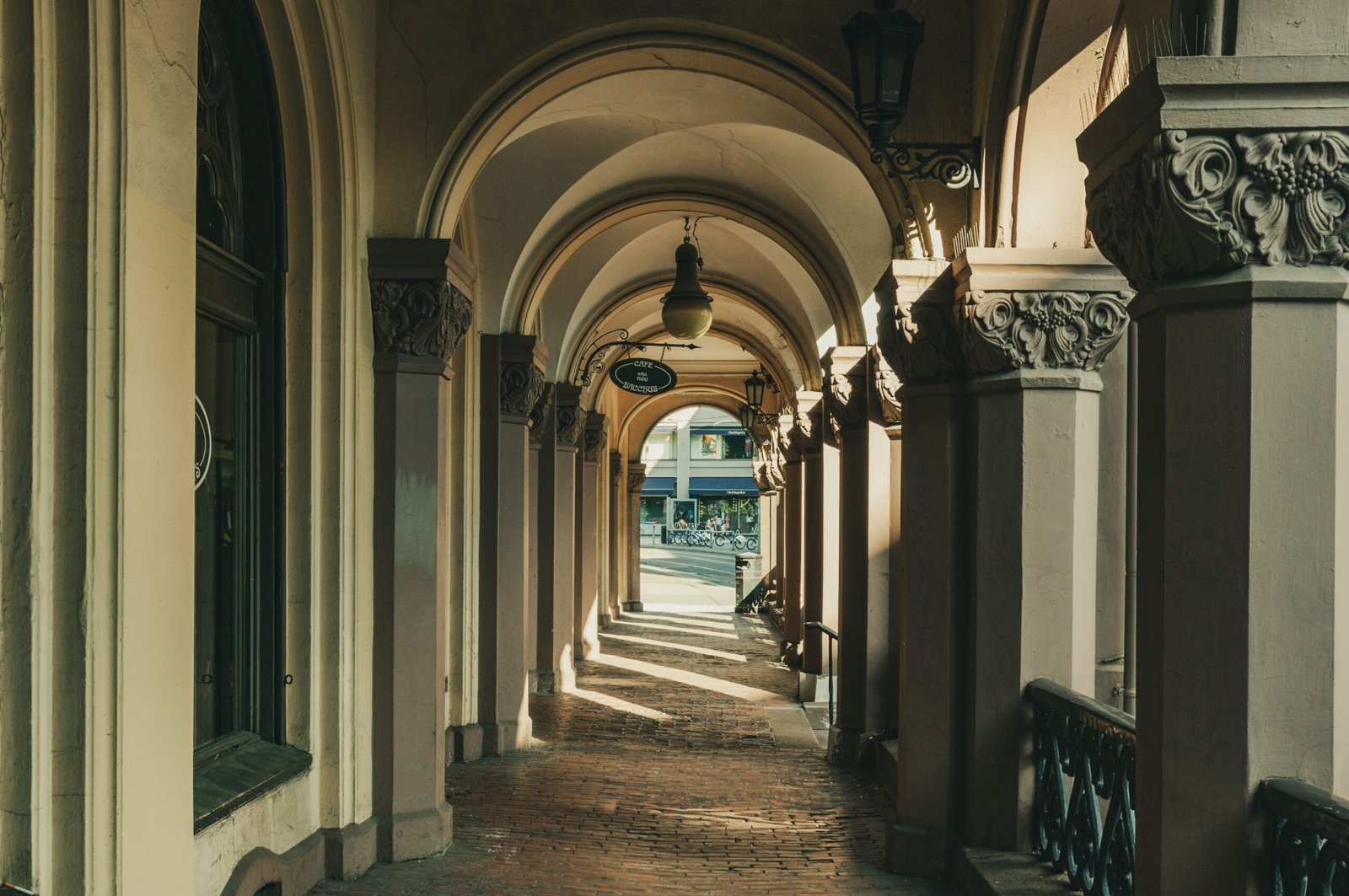Take a self-guided architecture walk downtown