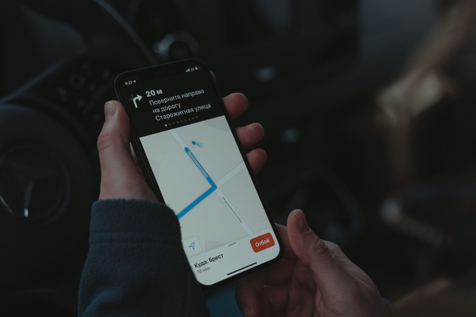 Use helpful mapping apps for parking and routes