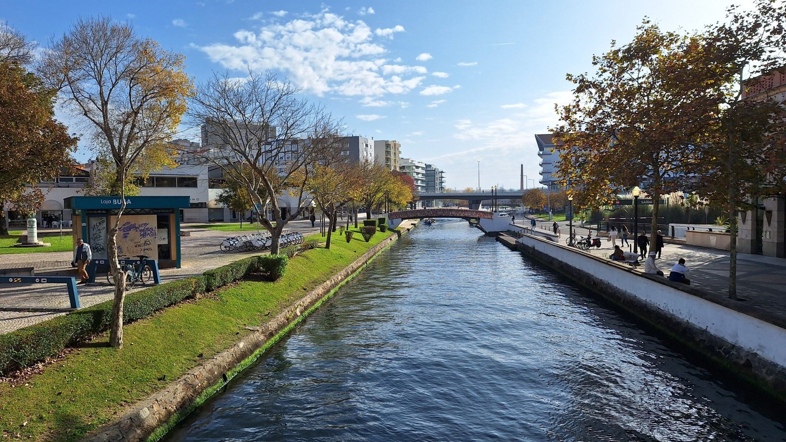 Walk around the Canal District for food and atmosphere
