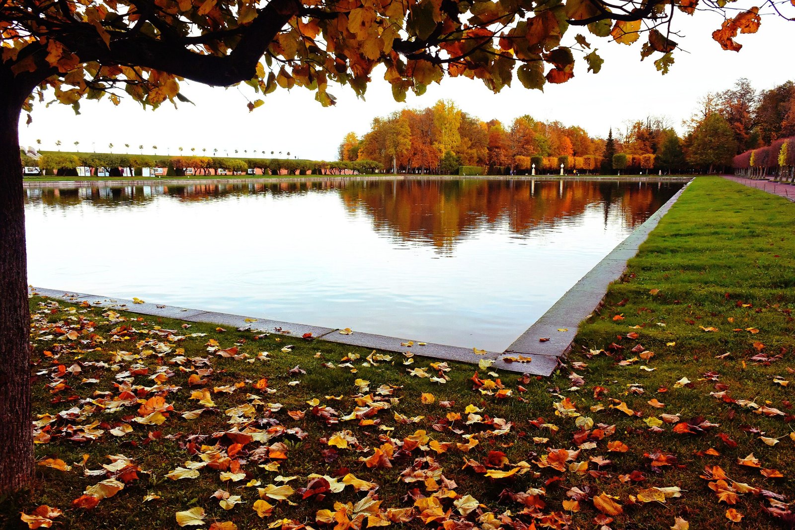 Visit during spring or fall for the easiest weather