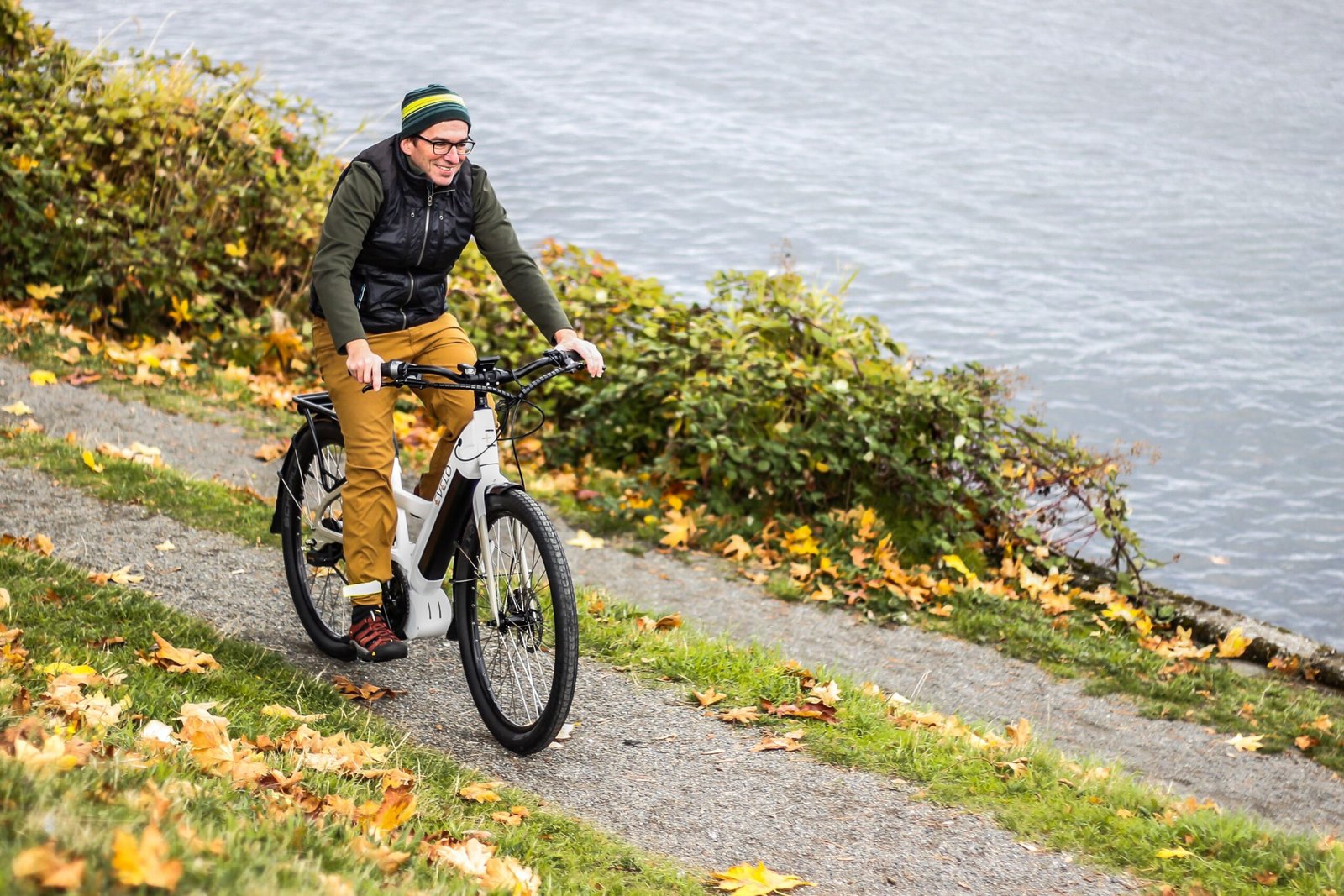 Rent bikes and follow a river-and-park route