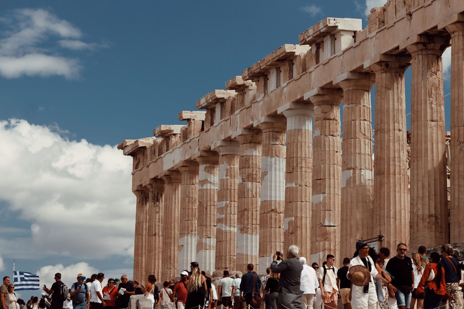 Learn a few simple Greek phrases for smoother interactions