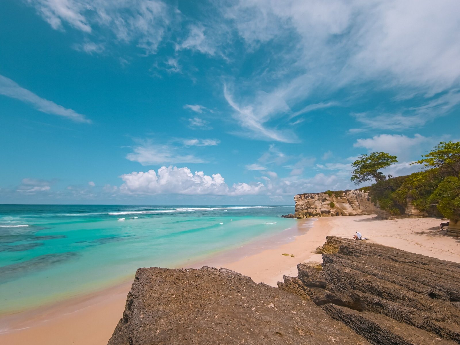Plan your best beach time with the sun and shade in mind