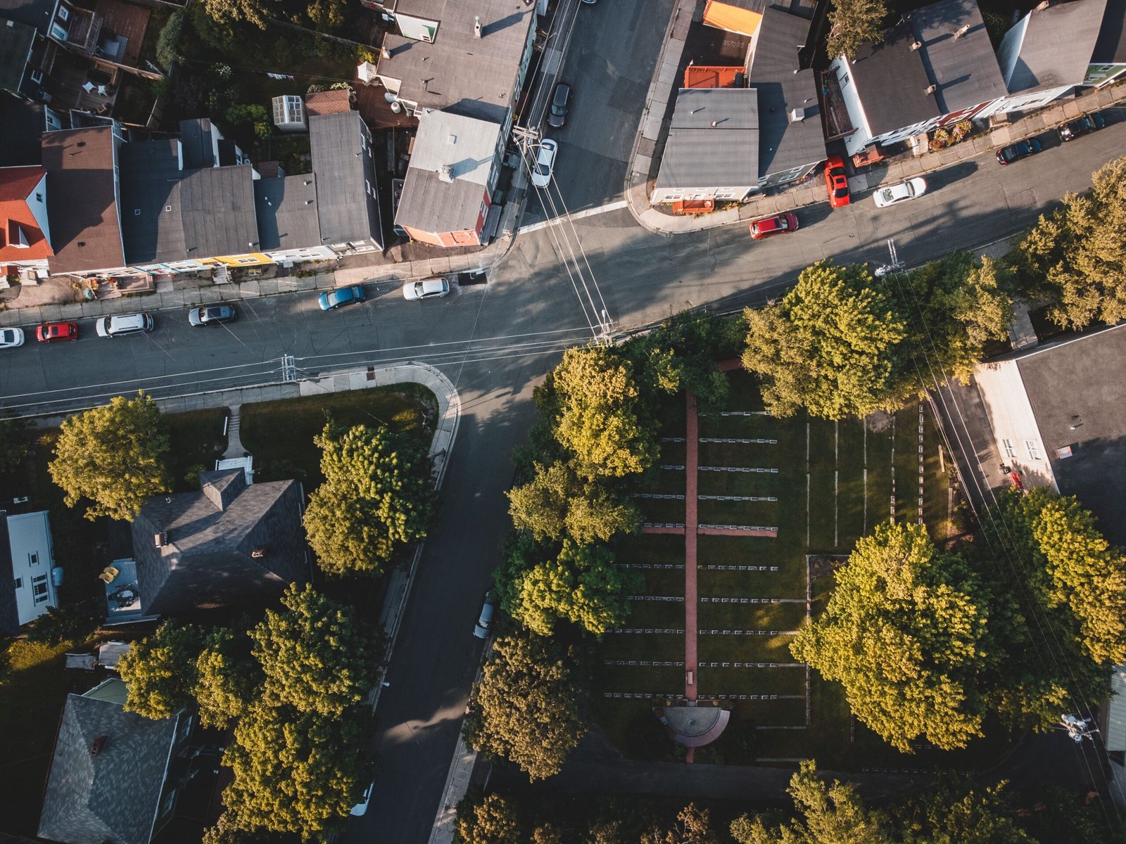 Quieter neighborhoods for breaks: focus on “base points”