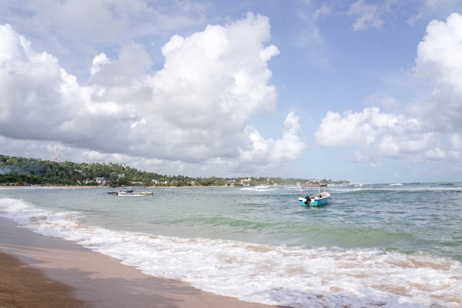 Use Unawatuna as your easy beach base