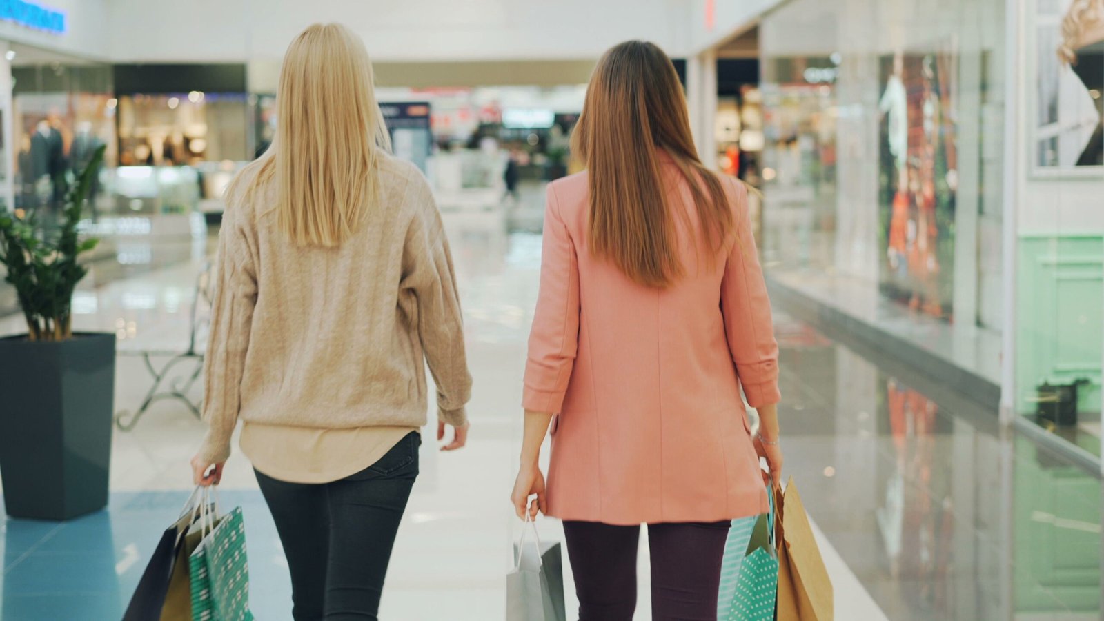 Shopping: browse the small stores, not only the storefronts