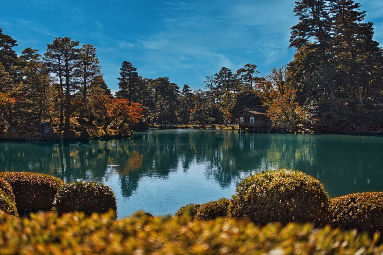Start with Kenrokuen for the “wow” factor