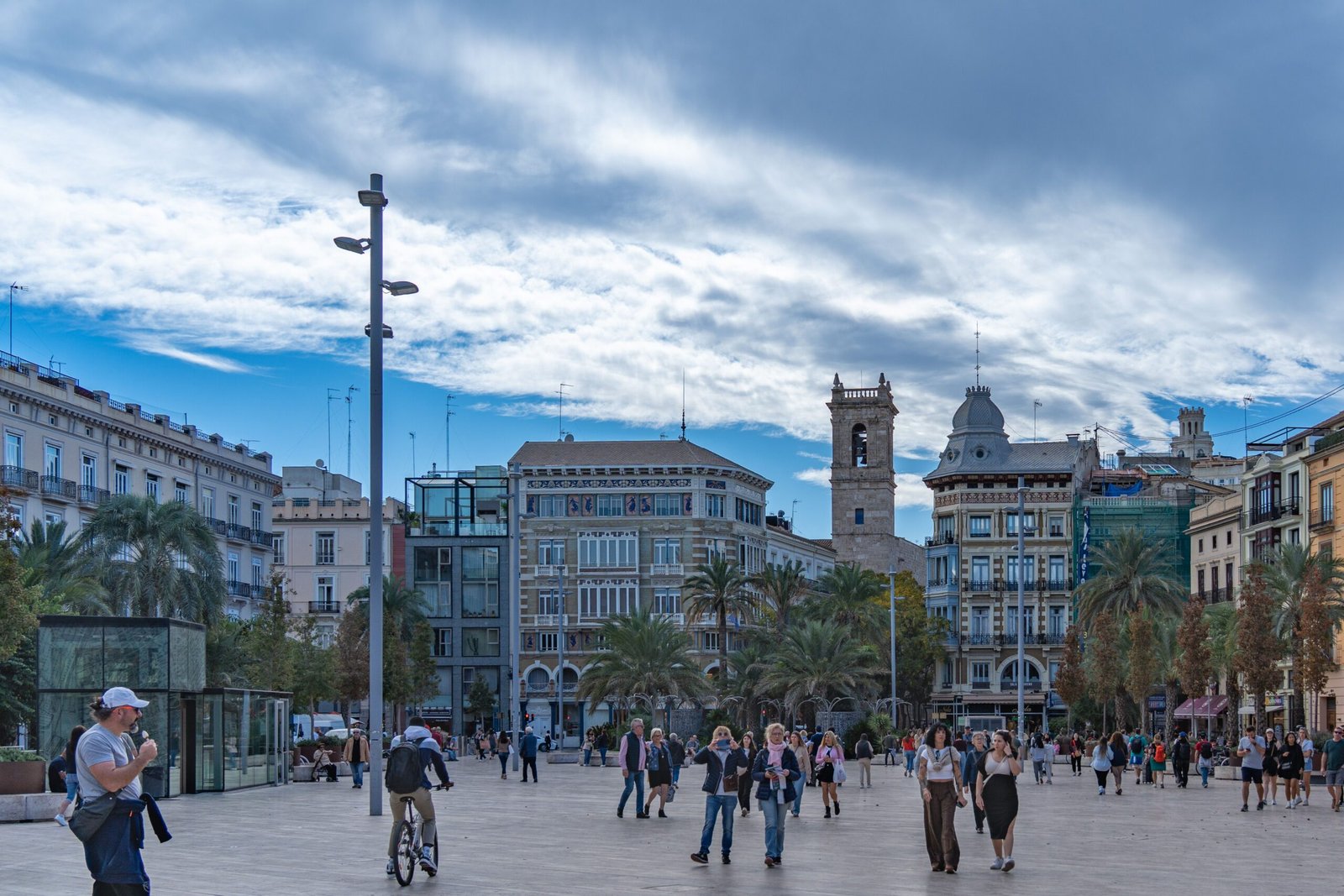 Start with a relaxed walk around Valencia streets and plazas