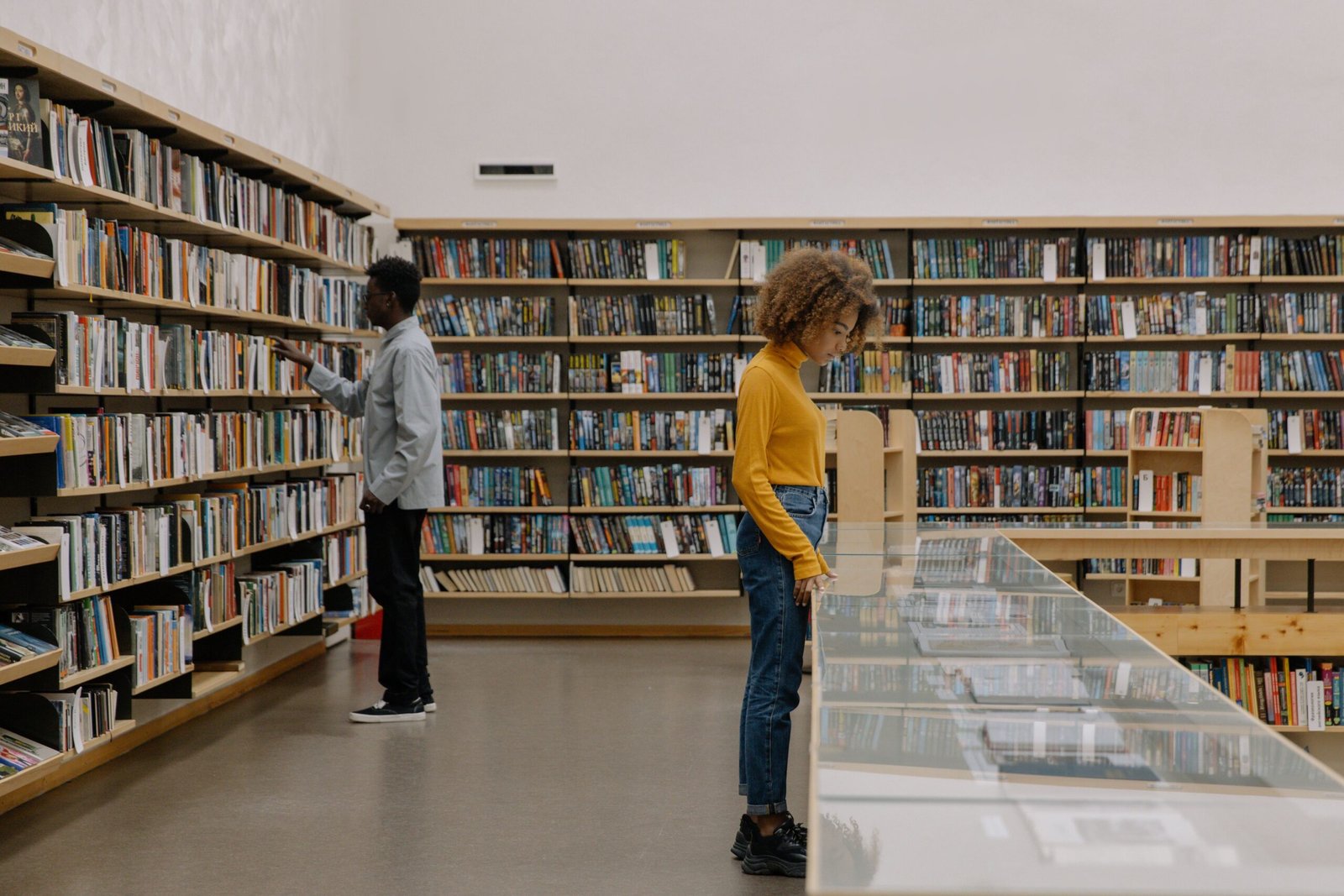 Save a “library of ideas” evening for souvenirs and planning tomorrow