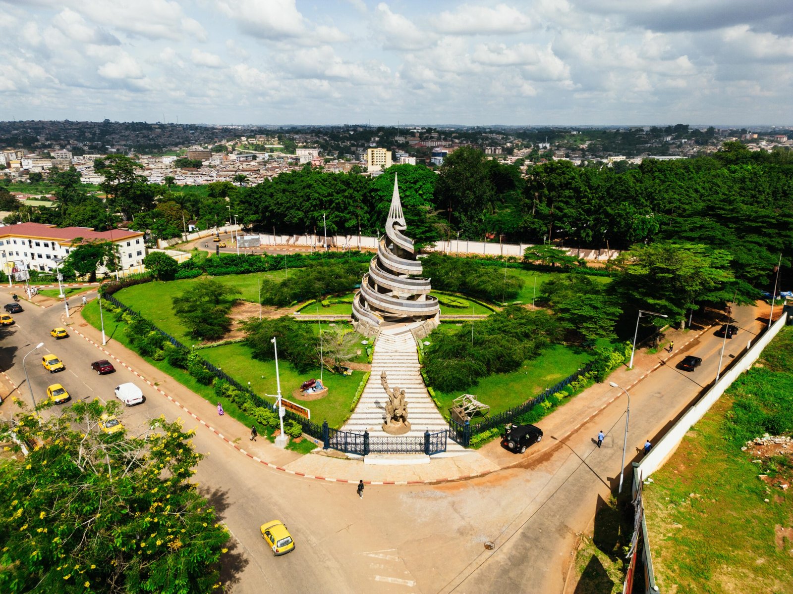 Overview city of Cave City